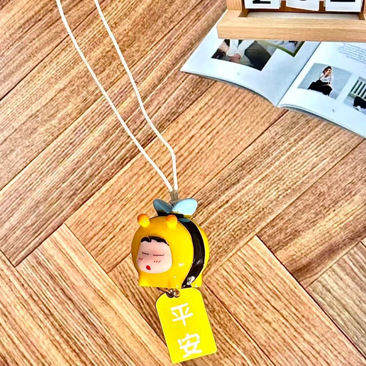 クレヨンしんちゃん ハチのコスプレフィギュア 車用吊り下げペ - Car Mirror のレビューと価格